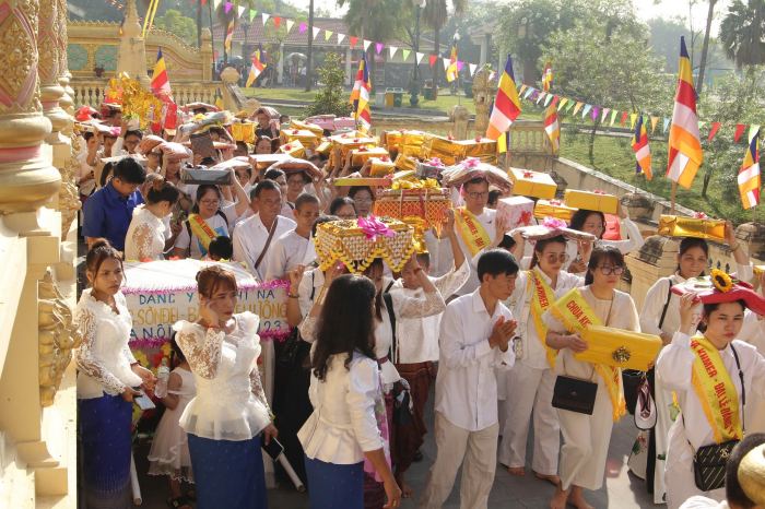 Lễ dâng y Kathina của người Khmer