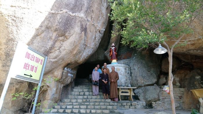 hang đá chùa Phổ Đà Sơn Lâm Đồng 