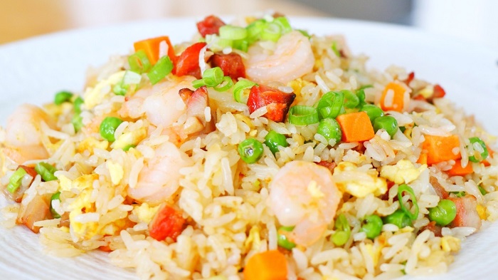 Cơm chiên Dương Châu là món ngon nổi tiếng không kém thịt kho Đông Pha