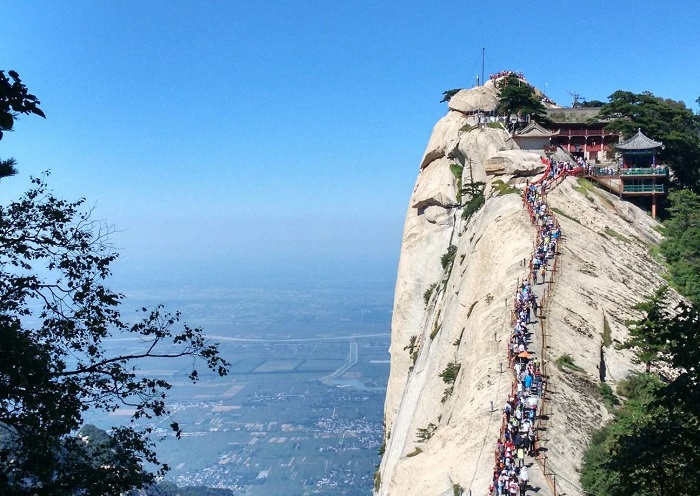 Dãy núi Rồng Đen là điểm tham quan ở núi Hoa Sơn