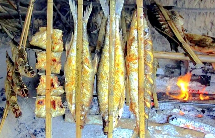 du lịch Hoà Bình tháng 11 - Cá suối nướng