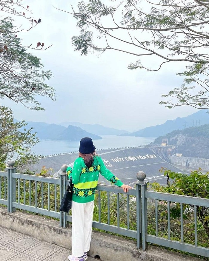 du lịch Hoà Bình tháng 11 - Nhà máy thủy điện Hòa Bình