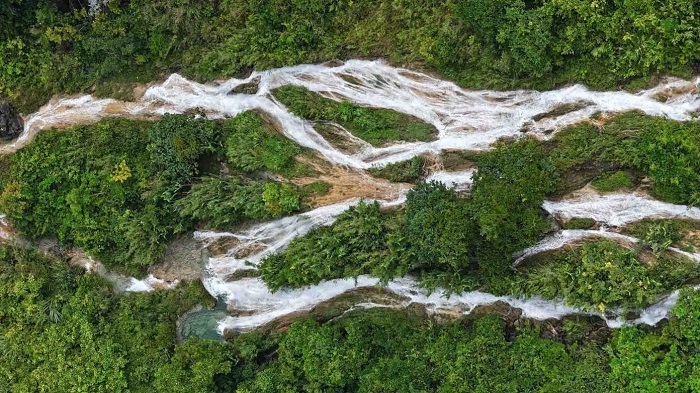 Thác Bản Giàng Cao Bằng như dải lụa mềm giữa núi rừng