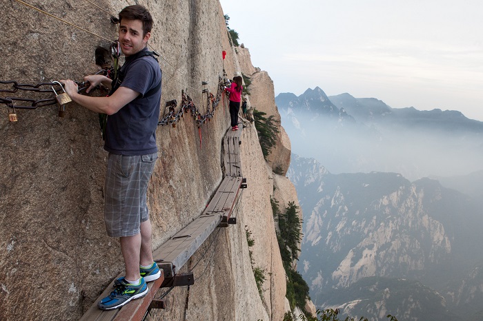 Đường mòn ván Changkong là điểm tham quan ở núi Hoa Sơn