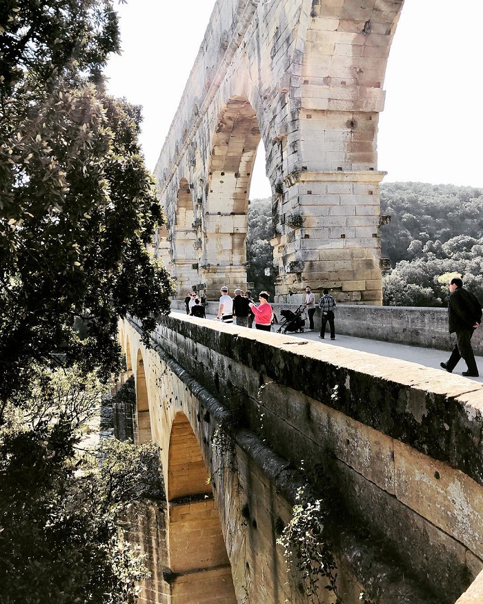 Ngỡ ngàng trước sự nguy nga tráng lệ của cây cầu Pont du Gard lịch sử của Pháp