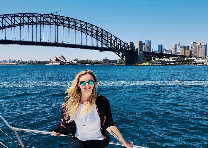 Check–in Mỏi Tay Tại Cầu Cảng Sydney Của Úc