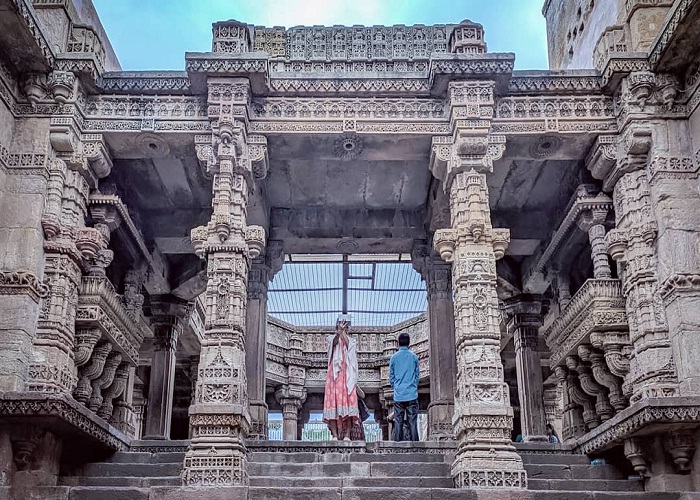Khám phá giếng bậc thang Adalaj – kỳ quan kiến trúc đáng kinh ngạc của Ấn Độ