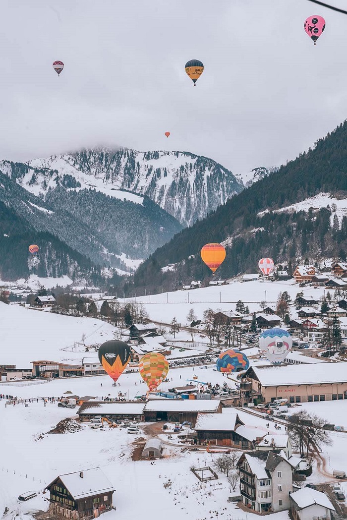 Trải nghiệm lễ hội khinh khí cầu Château-d'Oex - Hoạt động giải trí ở Thụy Sĩ vào mùa đông