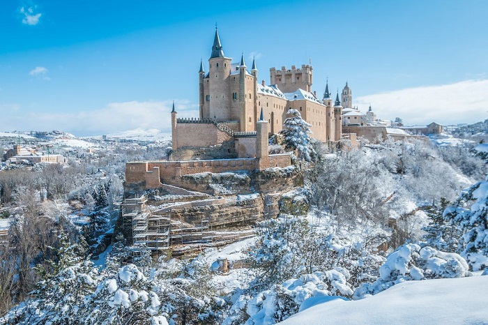 Lâu đài Segovia - Điểm đến gần Madrid