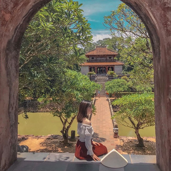 Architectural beauty of Hue Minh Mang mausoleum - The painting of painting and painting of water