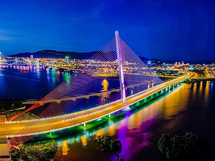 Tran Thi Ly Bridge is one of the bridges spanning the Han River 