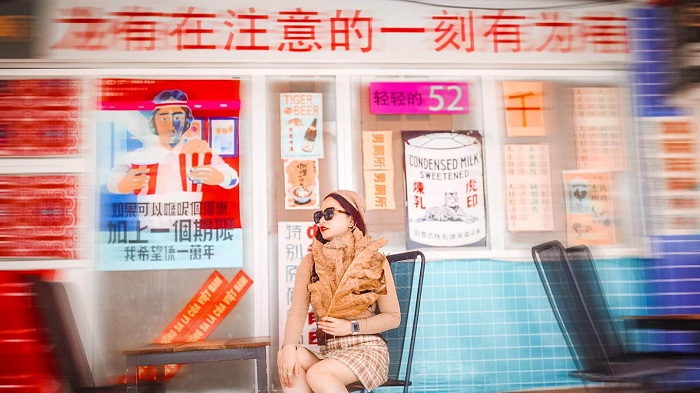 sắc màu nổi - điểm lưu ý khi mặc đồ chụp ảnh tại hẻm Hong Kong ở Buôn Ma Thuột