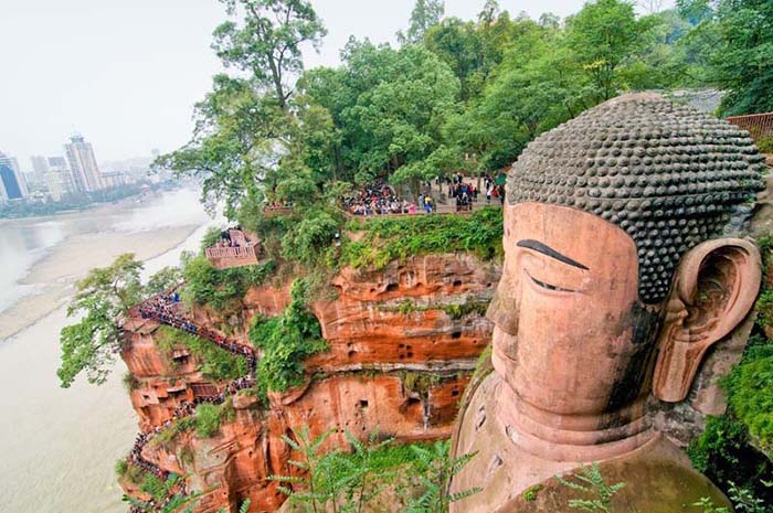 Chiêm ngưỡng Lạc Sơn Đại Phật - Công trình kiến trúc khắc tạc trên vách đá