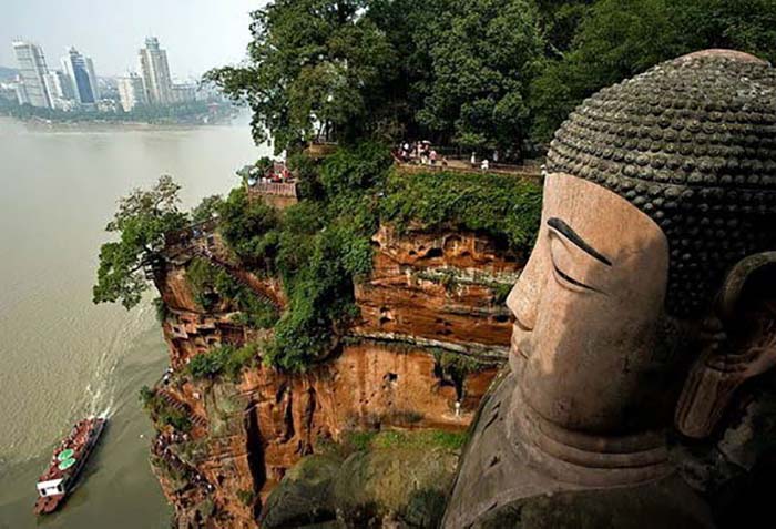 Chiêm ngưỡng Lạc Sơn Đại Phật - Đầu tượng Phật có 1051 búi tóc