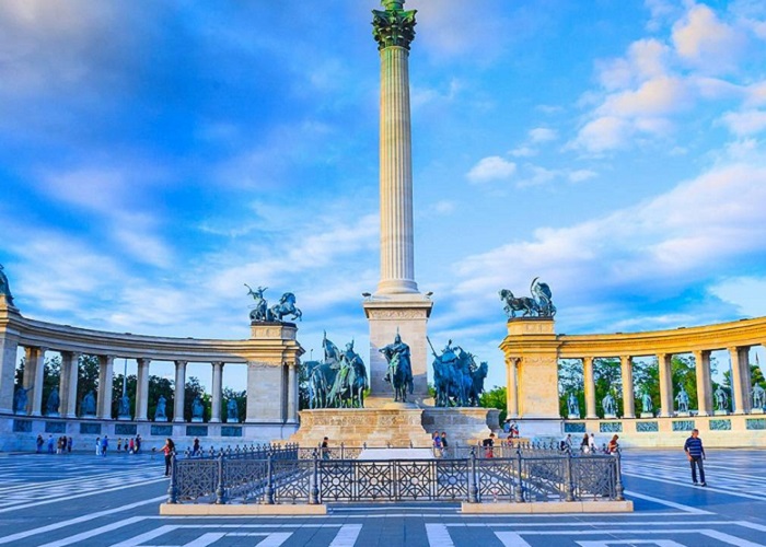 Địa điểm tham quan ở Budapest - tham quan quảng trường Anh hùng