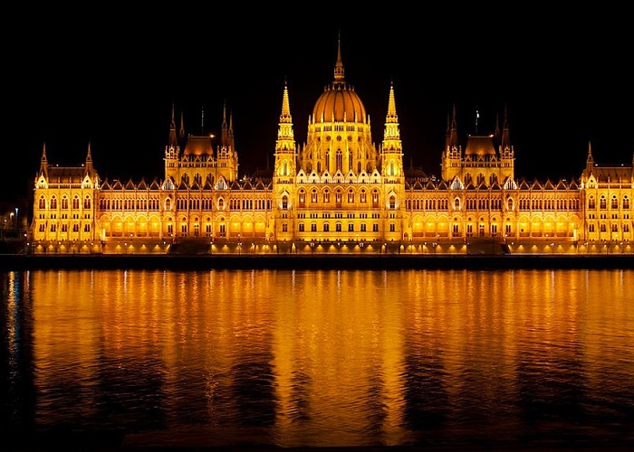 Địa điểm tham quan ở Budapest - tòa nhà quốc hội Hungary và sông Danube