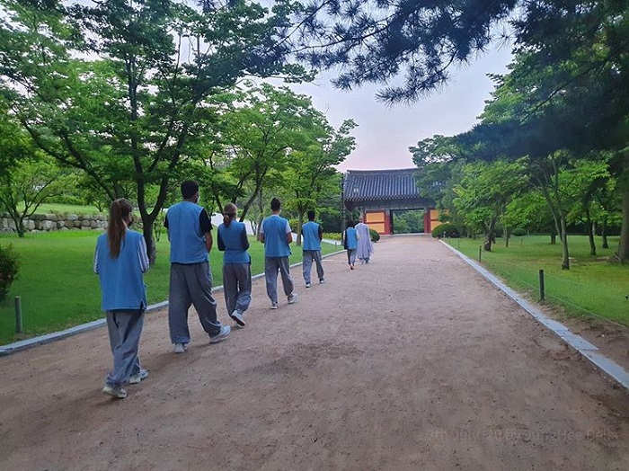 điều nên làm ở Gyeongju - tham gia thiền tại chùa Bulguksa 