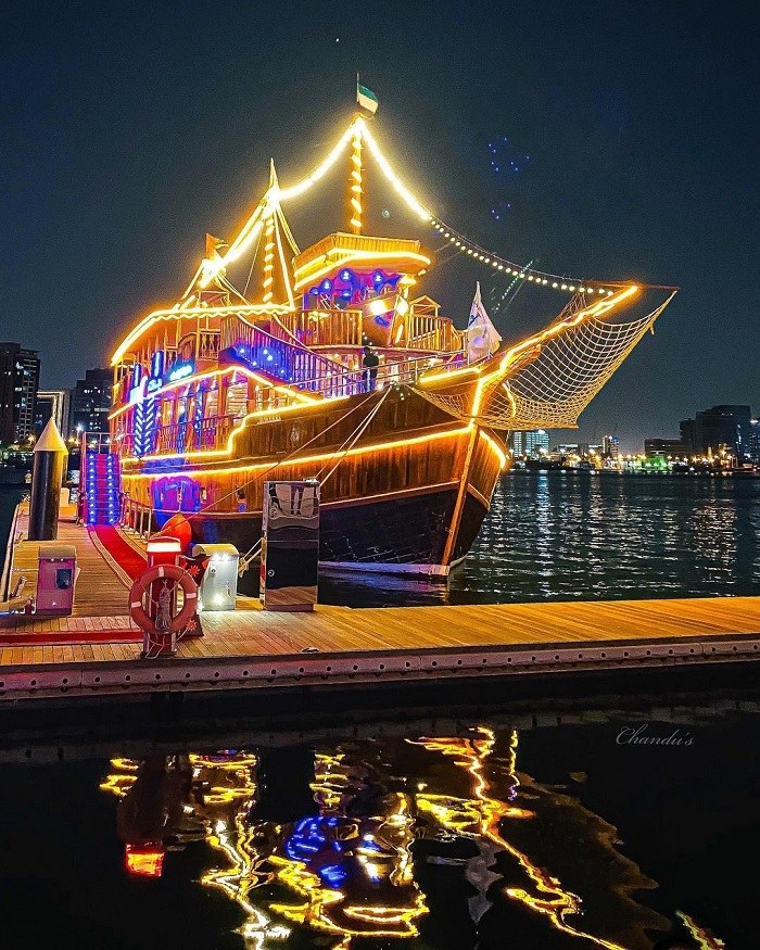 đi thuyền Dhow là trải nghiệm vô cùng ấn tượng 