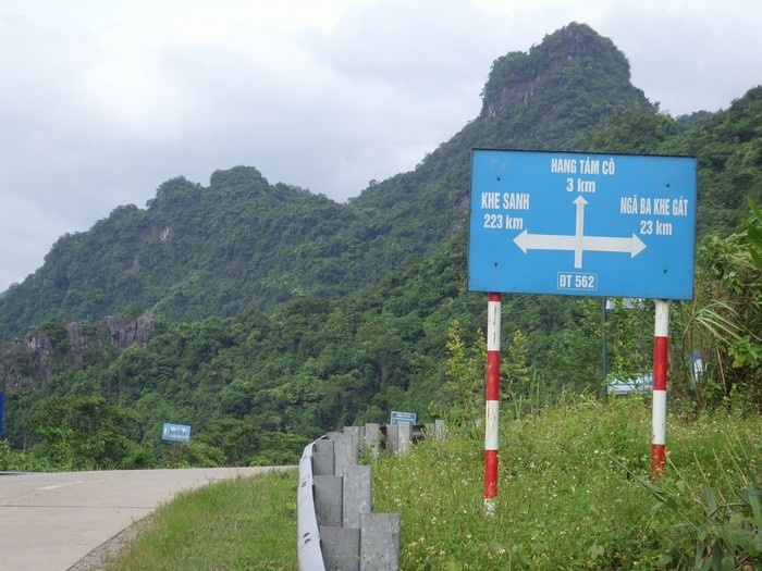 Road to the top of U Bo mountain 