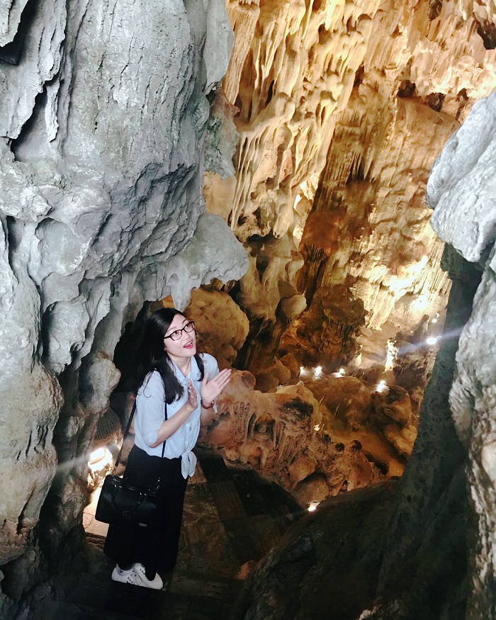 Sung Sot Cave in Ha Long - nothing attractive