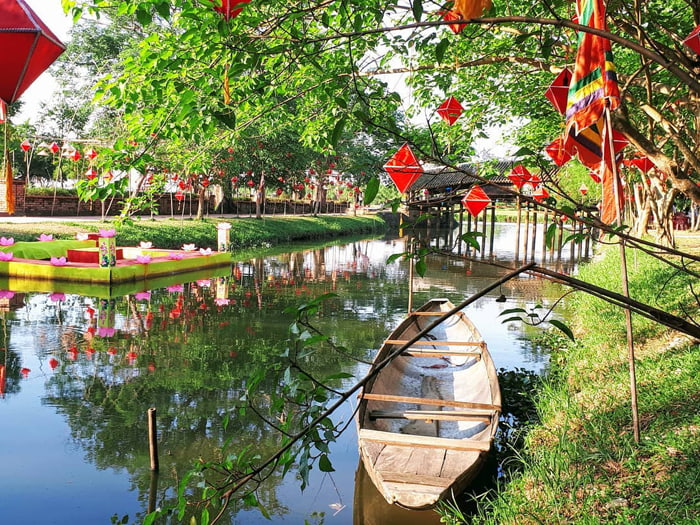 Check in tile bridge Thanh Toan Hue - Outstanding cultural and tourist activities