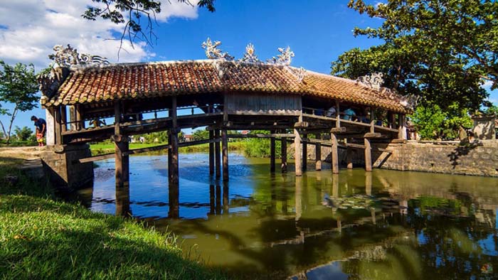Check in tile bridge Thanh Toan Hue - Ancient architecture is very valuable 