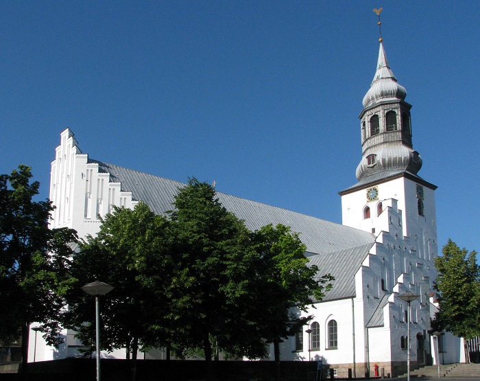 Kinh nghiệm du lịch Aalborg nên đi đâu? Nhà thờ Budolfi - Địa điểm tham quan ở Aalborg 