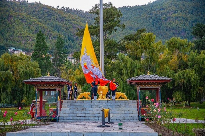 lễ hạ cờ - nghi thức trang trọng tại Pháo đài Tashichho Dzong 