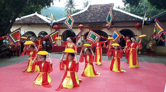 lễ hội truyền thống ở Côn Đảo - lễ đền Bà Phi Yến