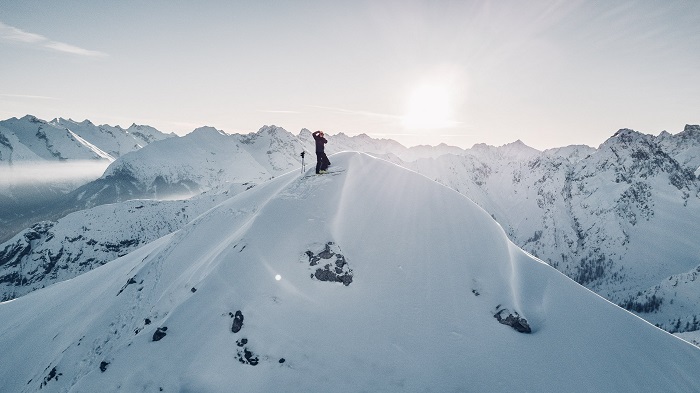 Trượt tuyết trên dãy núi Alps vào mùa đông