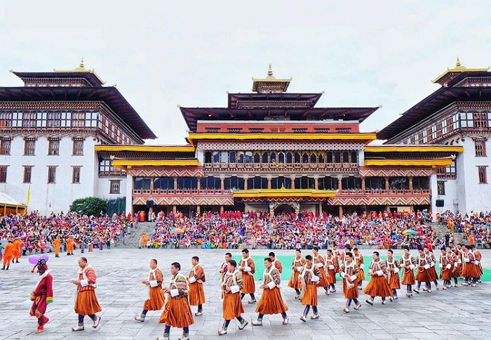 khung cảnh lễ hội - điểm hấp dẫn tại Pháo đài Tashichho Dzong 