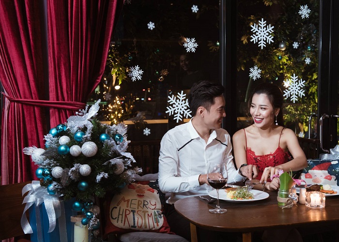 European restaurant with standard Christmas space in Hanoi-the-rooftop