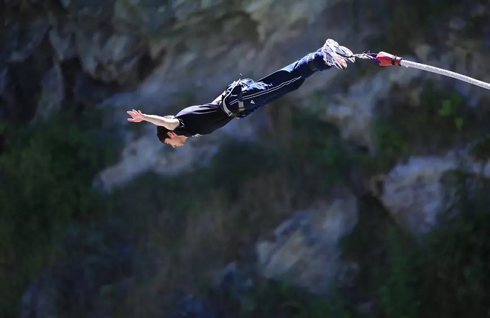 Nhảy bungee ở New Zealand - trải nghiệm du lịch thay đổi cuộc đời