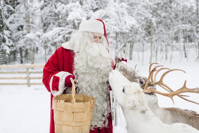 Bạn có tin rằng ông già Noel có thật không? Hãy xem hình ảnh về ông già Noel trong những bộ trang phục lung linh và cùng tận hưởng một mùa Giáng sinh ấm áp và đầy cảm xúc cùng gia đình và người thân.
