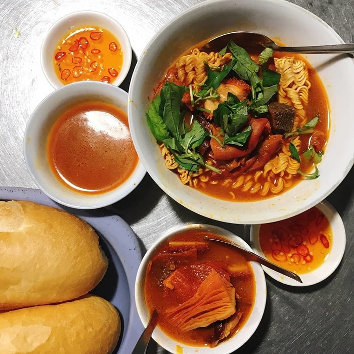 The delicious restaurant in Saigon - the shop that breaks the Li spot