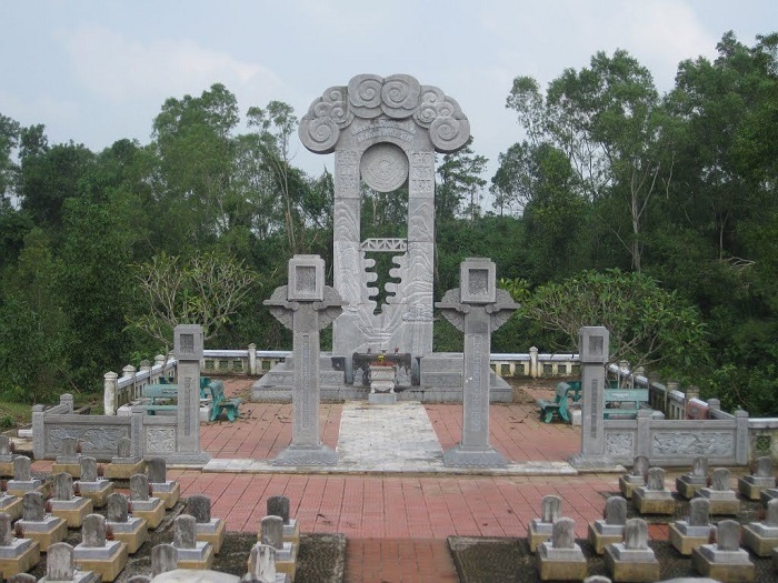 Visit Truong Son Cemetery - admire the scenery of Truong Son Cemetery