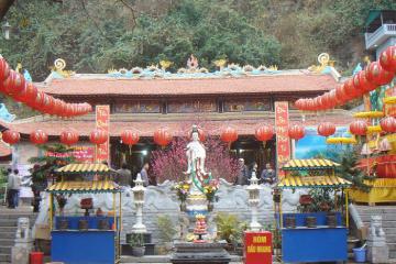 Đến thăm chùa Long Tiên Hạ Long linh thiêng nơi chân núi Bài Thơ