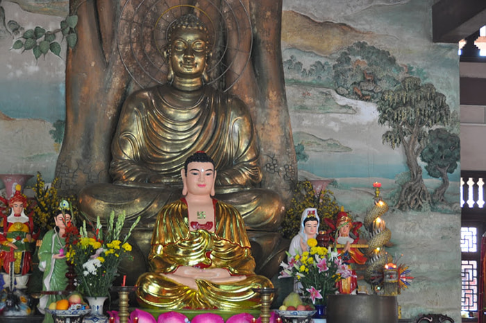 Viếng chùa Phật Lớn An Giang - Tượng Phật bên trong chùa