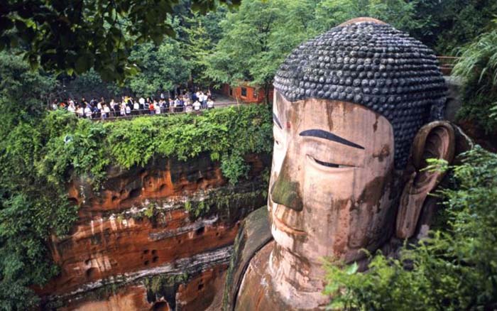 Chiêm ngưỡng Lạc Sơn Đại Phật - Tỷ lệ các bộ phận bức tượng Đại Phật cân đối