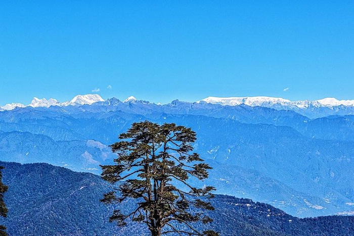 núi Himalaya - khung cảnh đẹp nhìn từ đèo Dochula