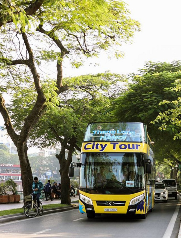 Guide to experience the double-decker bus in Hanoi - route 02