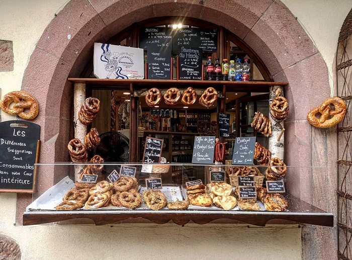 Một cửa hàng bánh trong làng - Du lịch đến làng Kaysersberg