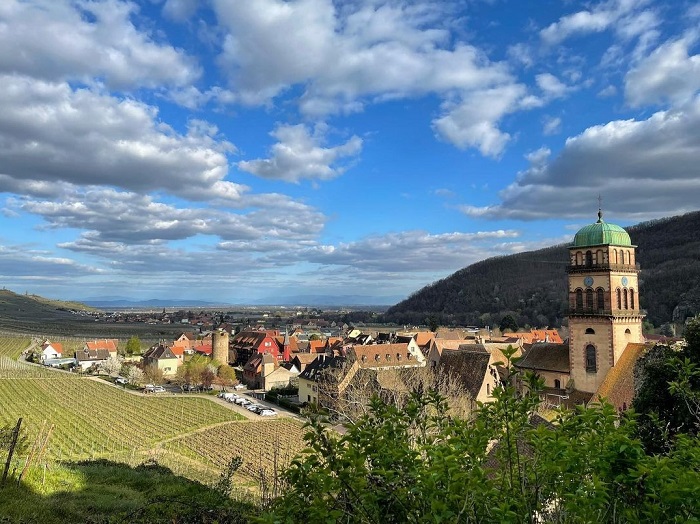 Tầm nhìn từ đồi Hoàng đế Du lịch đến làng Kaysersberg