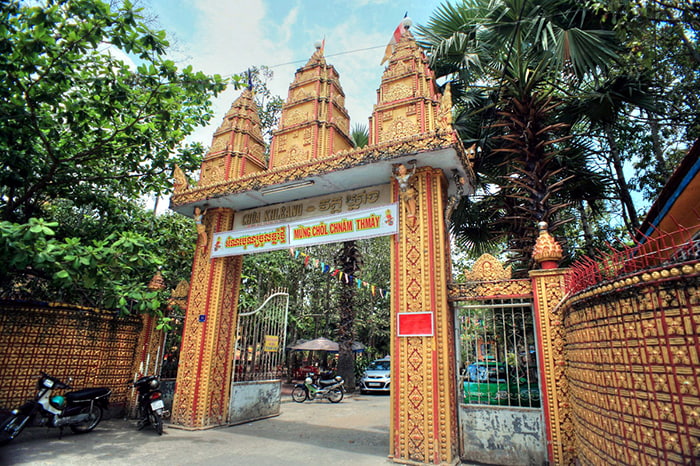Visit Kh'leang Pagoda - Temple Gate