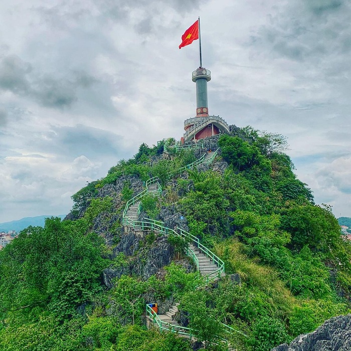 Phai Vệ là cột cờ Việt Nam nổi tiếng ở tỉnh Lạng Sơn