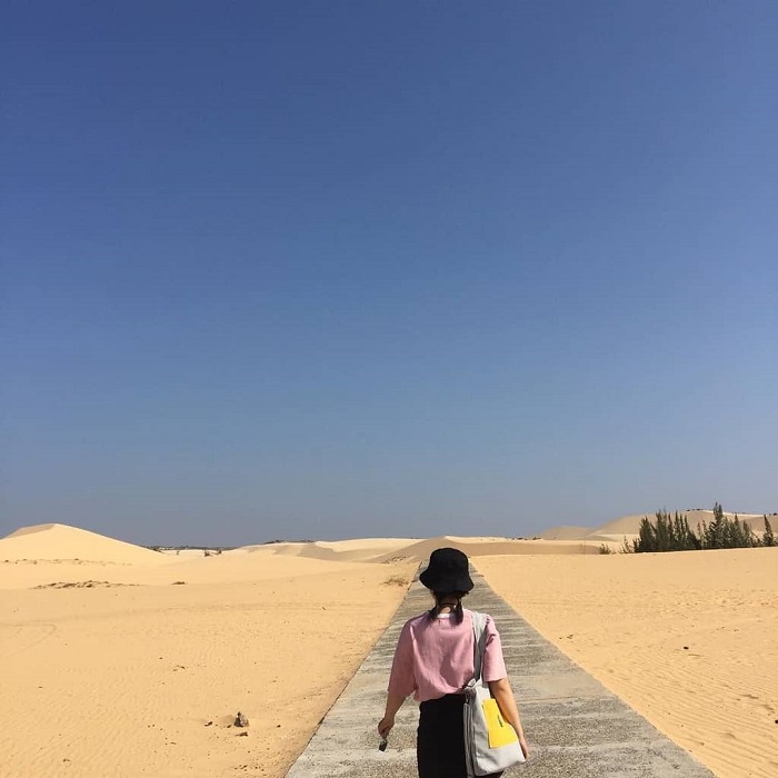 Khám phá con đường đi bộ trên cát ở Phan Thiết
