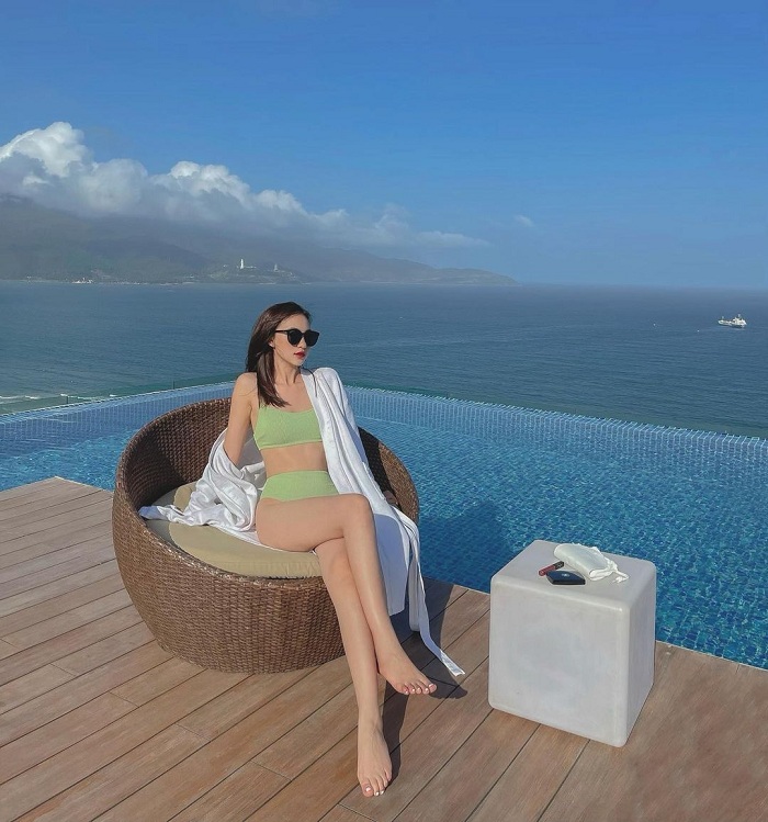 Alacarte Da Nang is home to a beautiful infinity pool in central Vietnam