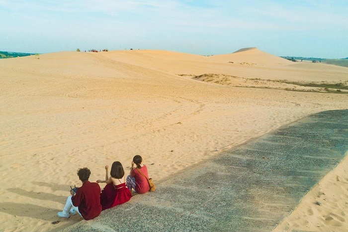Khám phá con đường đi bộ trên cát ở Phan Thiết