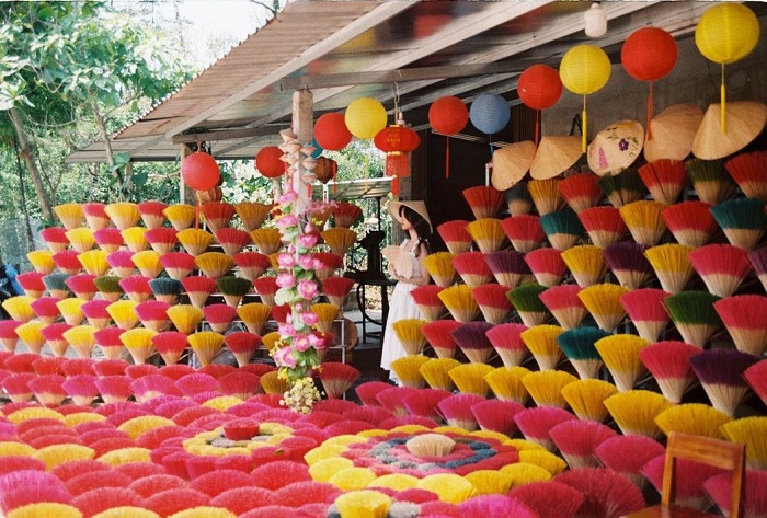 Làng lụa Vạn Phúc là một làng nghề truyền thống Việt Nam nổi tiếng