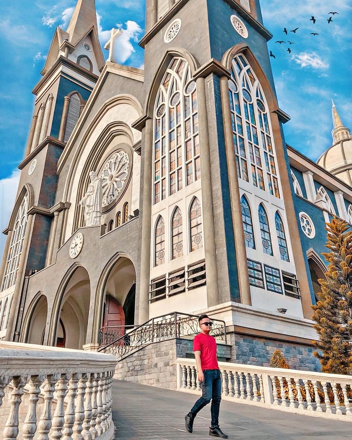 nhà thờ chánh tòa Phú Cường - chụp hình đẹp